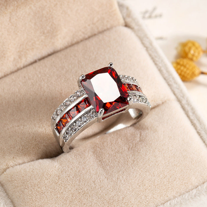 Anello color argento con Pietra Rossa a Spacco