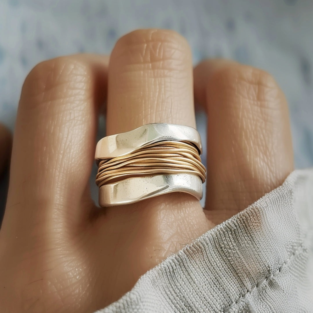 Anello con Filo color oro e color argento