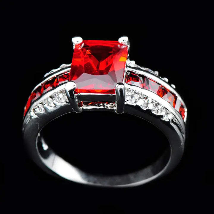 Anello color argento con Pietra Rossa a Spacco