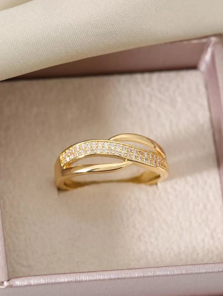 Catherine – Anello classico in zirconia e color oro