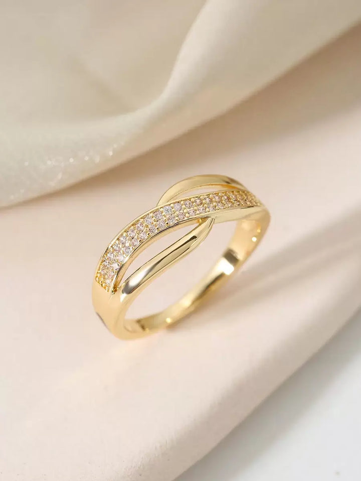 Catherine – Anello classico in zirconia e color oro