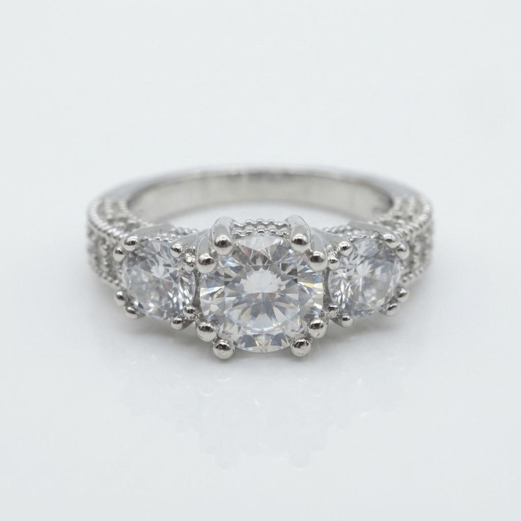 ANELLO HALO IN ZIRCONIA TONDA ARGENTATA