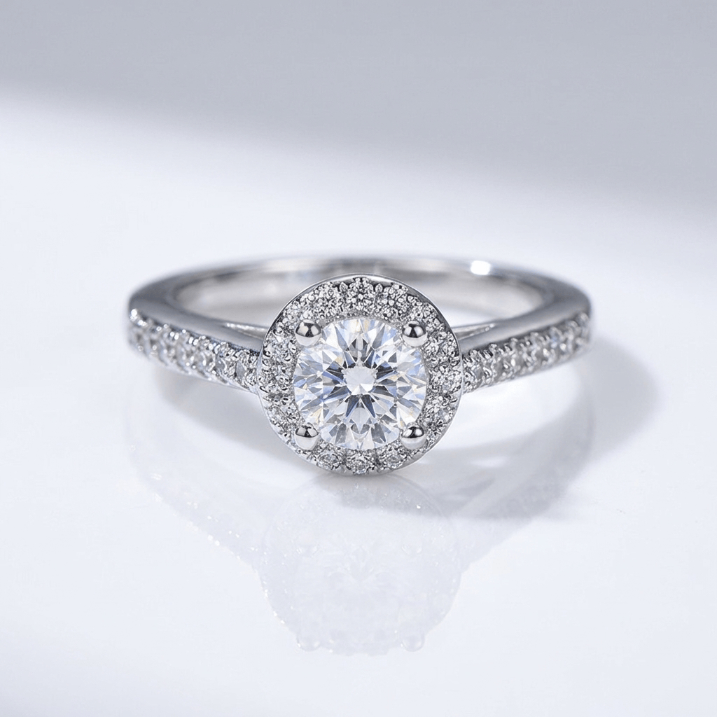 ANELLO HALO CON DIAMANTI PAVE color argento