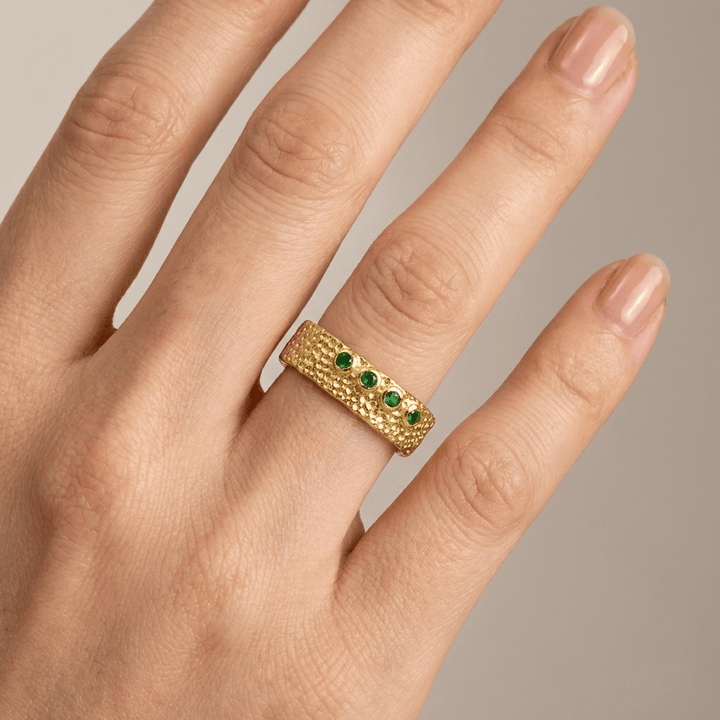 ANELLO A CUFFIA TEXTURIZZATO IN EMERALD - (REGOLABILE)