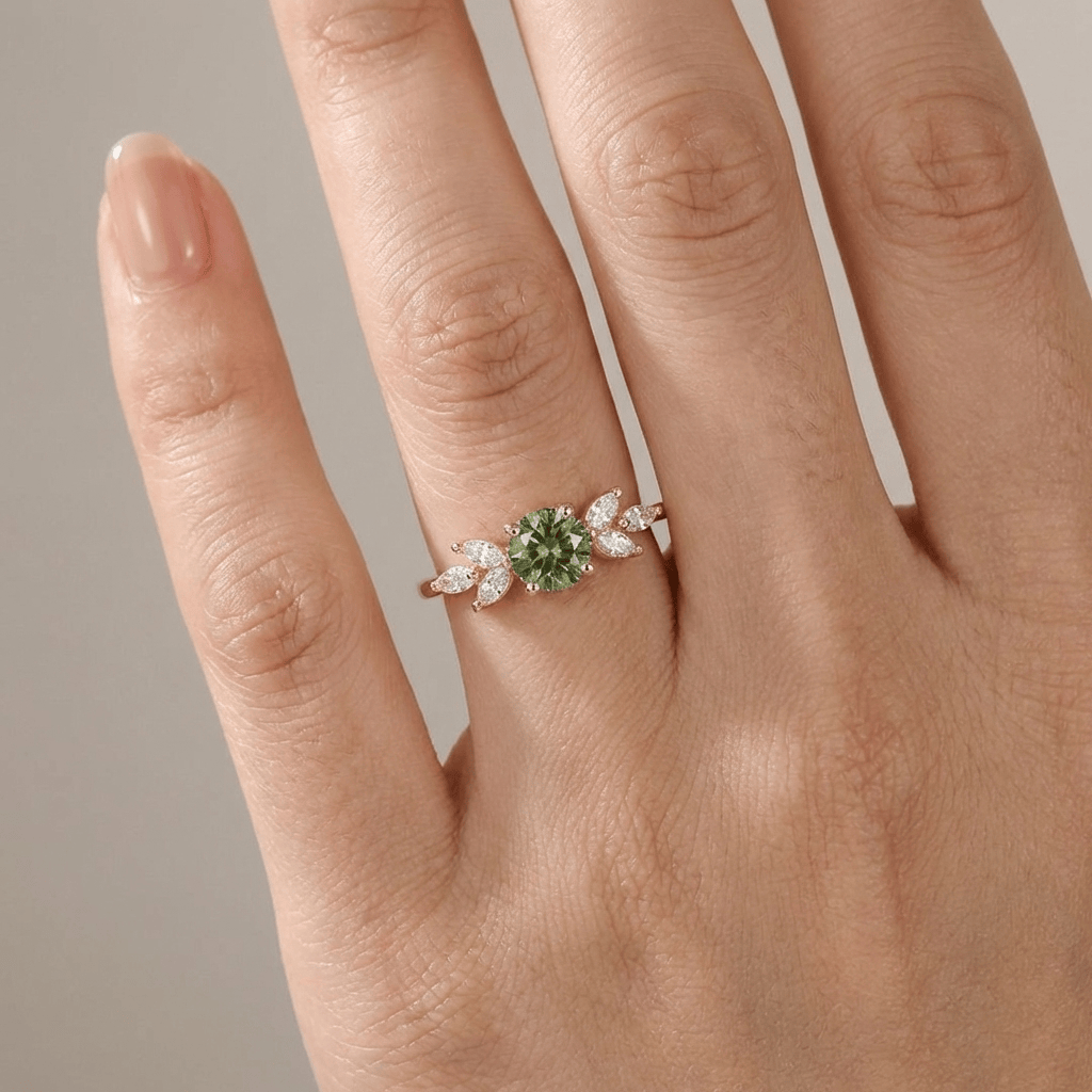 ANELLO SOTTILE A FOGLIA color oro CON PERIDOTO VERDE