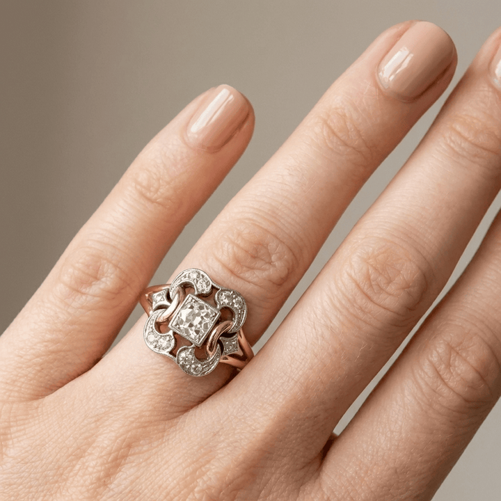 ANELLO SCULPTURALE RETRO IN Zirconia