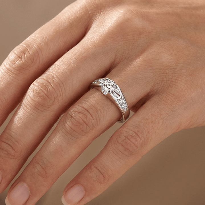 ANELLO MODERNO IN ZIRCONIA ARGENTATA