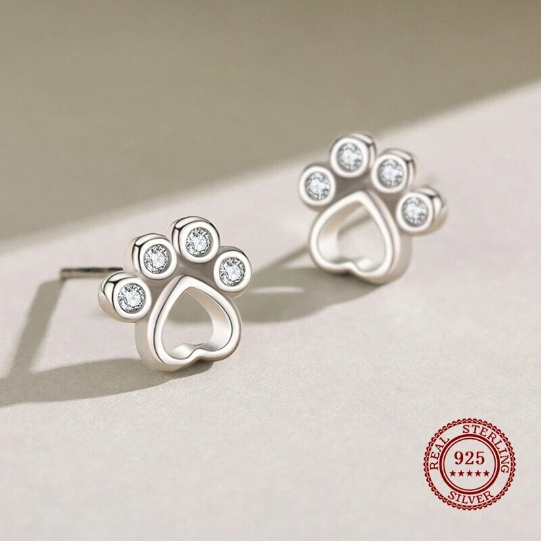 Orecchini a Bottone a Forma di Zampa color argento – Con Zirconia Scintillanti