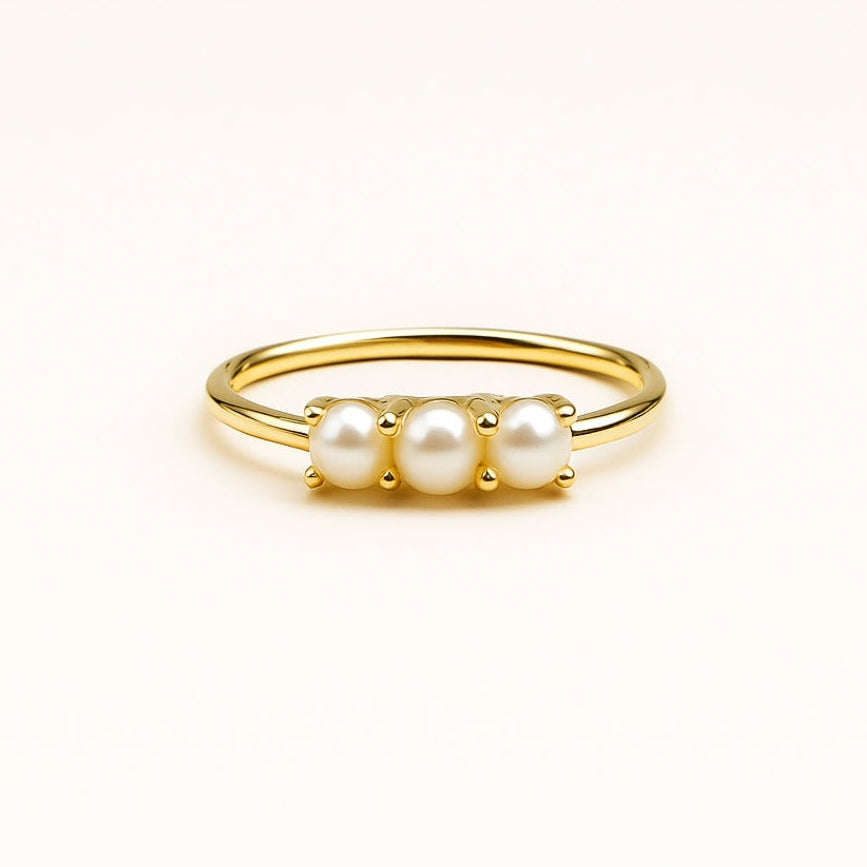 Anello in Oro con Tre Perle