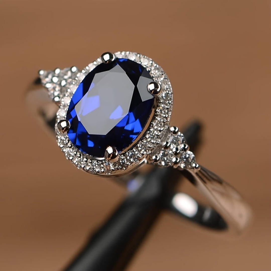 Anello Ovale in Pietra Blu Maestoso di Mezzanotte