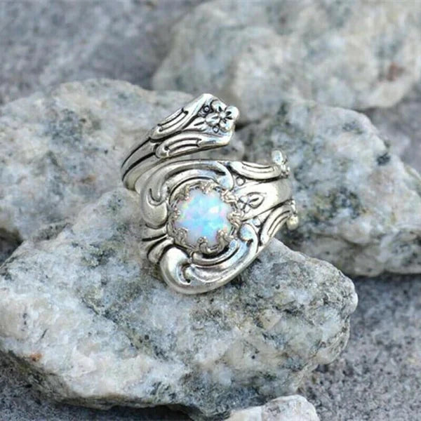 Anello Regolabile con Cucchiaio in Opale Bianco