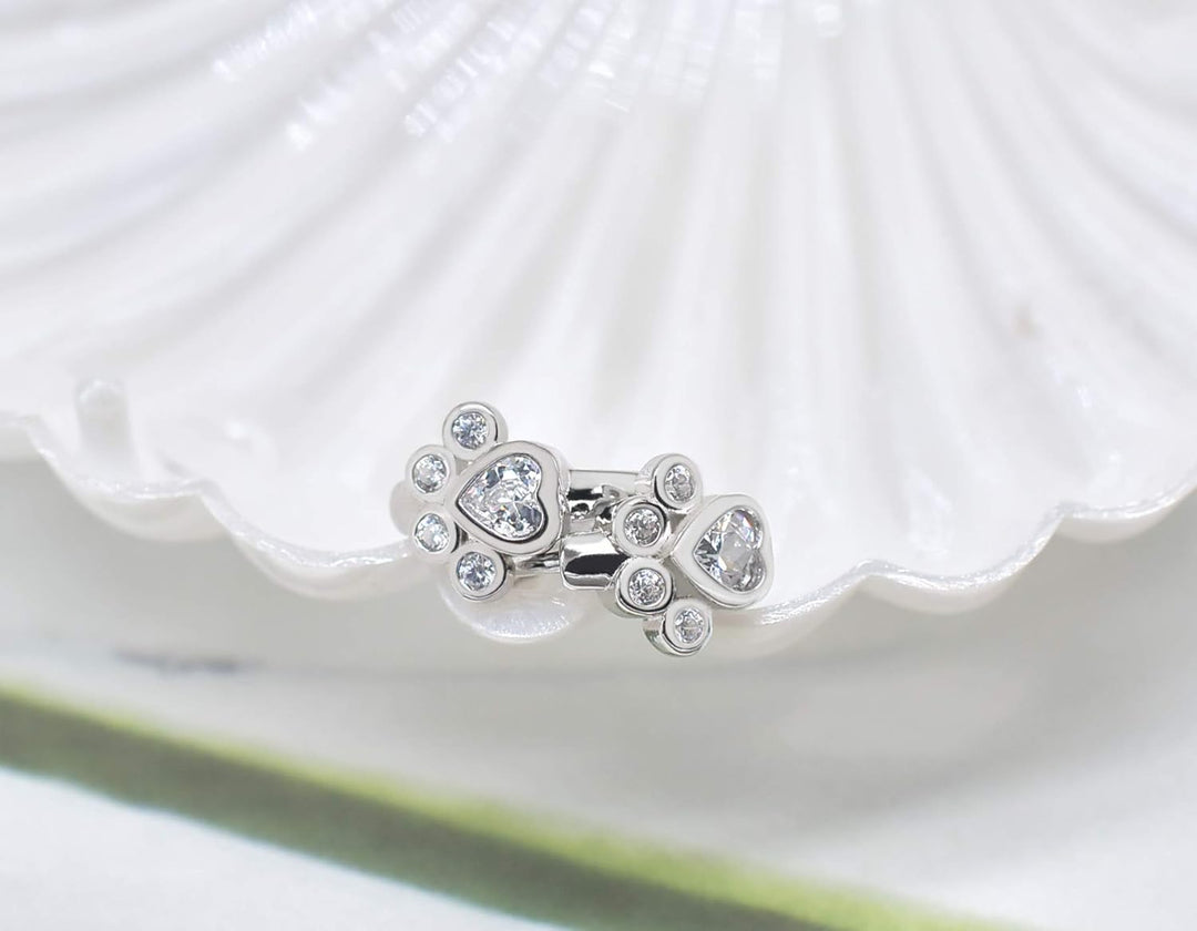 Orecchini Huggie a Forma di Zampa con Zirconia Scintillante