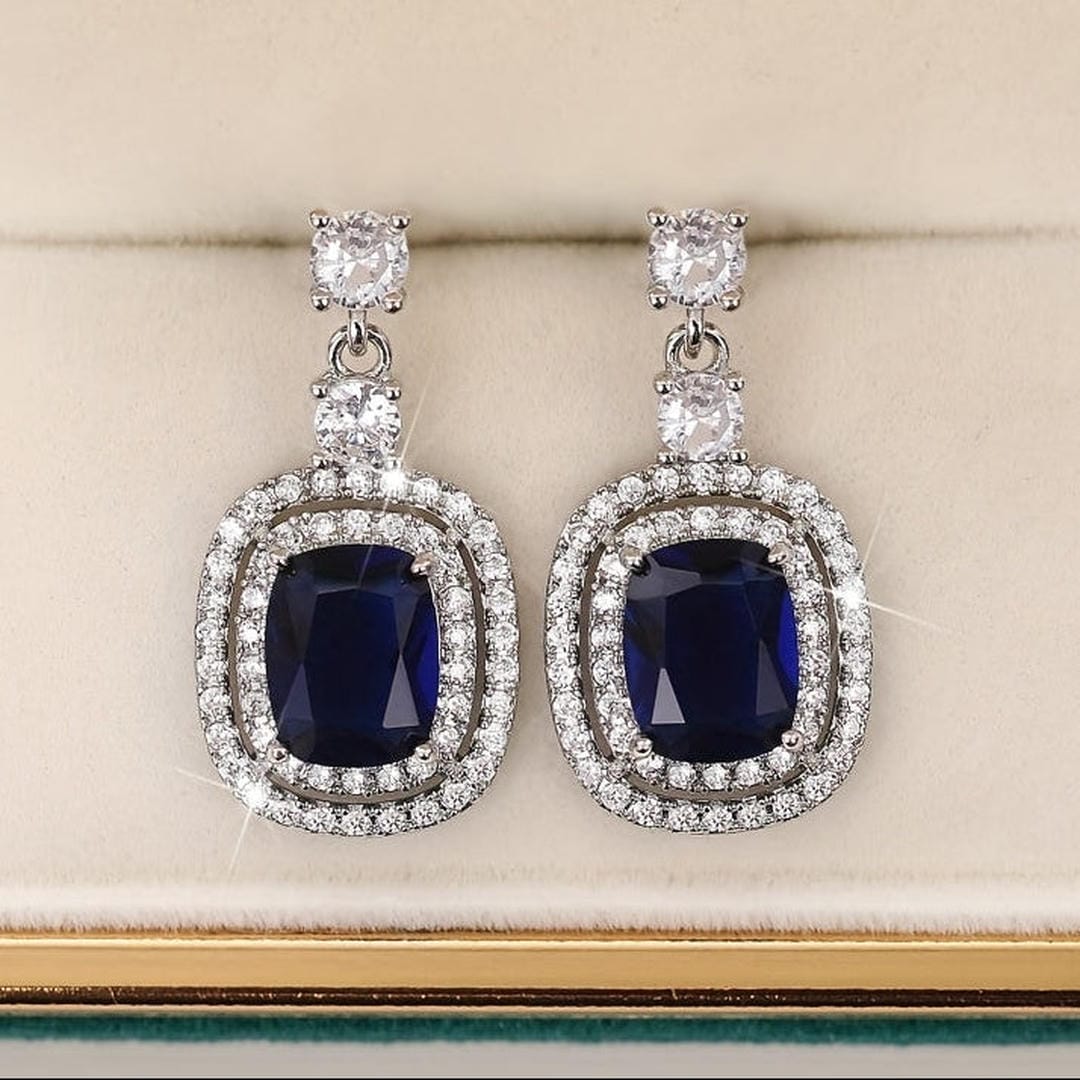 Orecchini in Zirconia Pavé con Pietra Blu Ovale