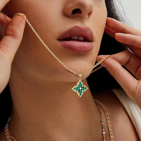 Collana con pendente a quadrifoglio in smeraldo | Oro