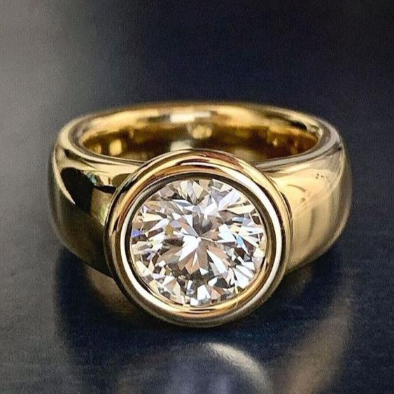 Anello color oro forgiato con zirconie vintage