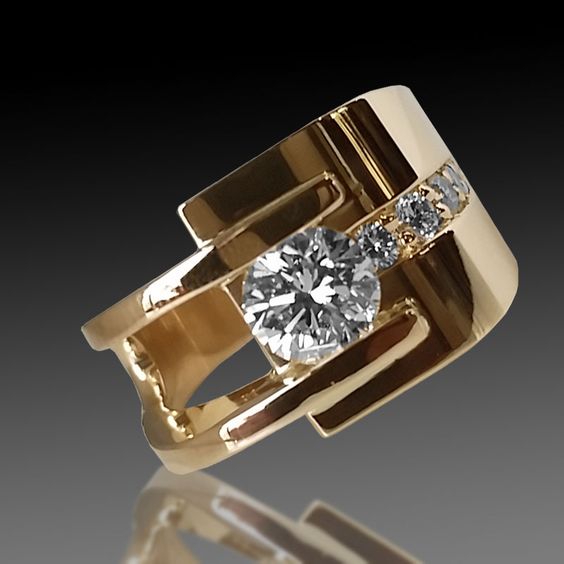 Anello Vintage Irregolare in Zirconia Dorata