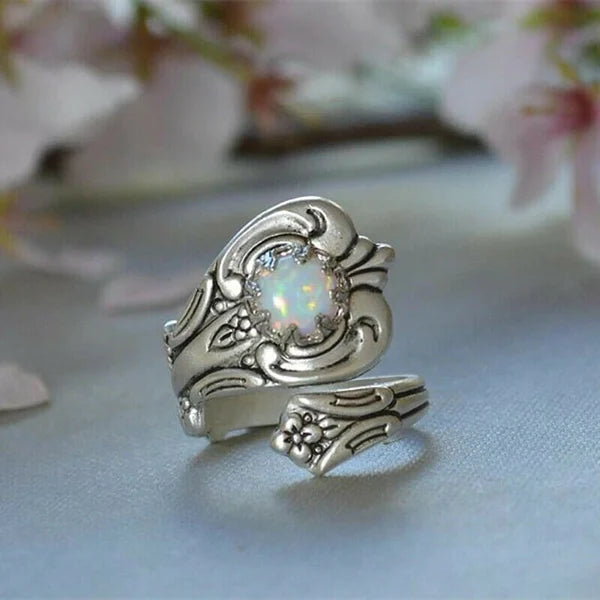 Anello Regolabile con Cucchiaio in Opale Bianco