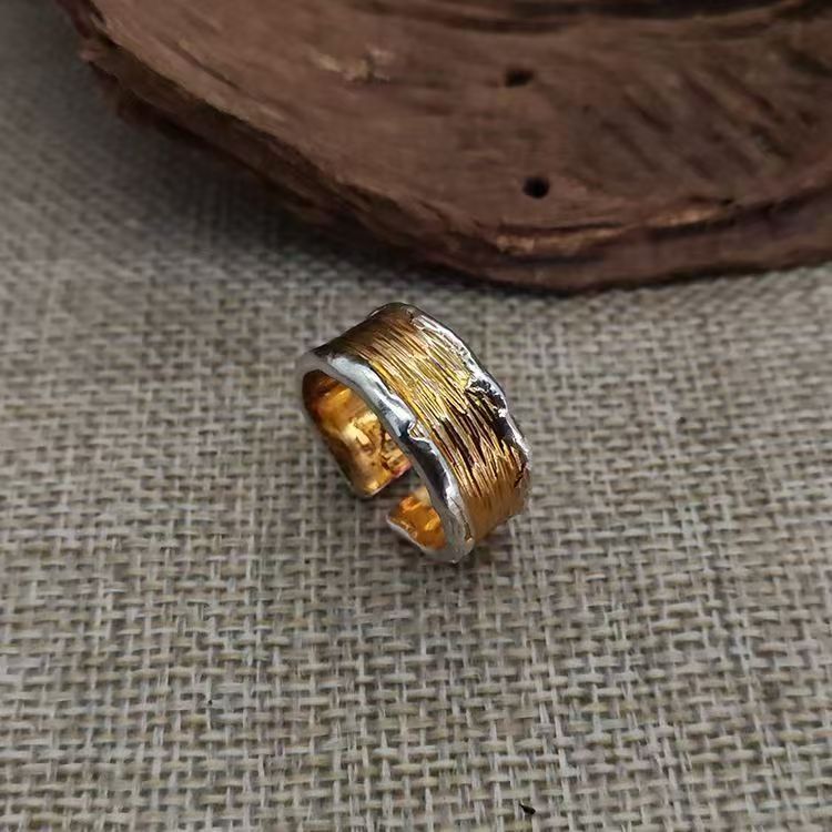 Anello in Argento e Oro Stile Martellato