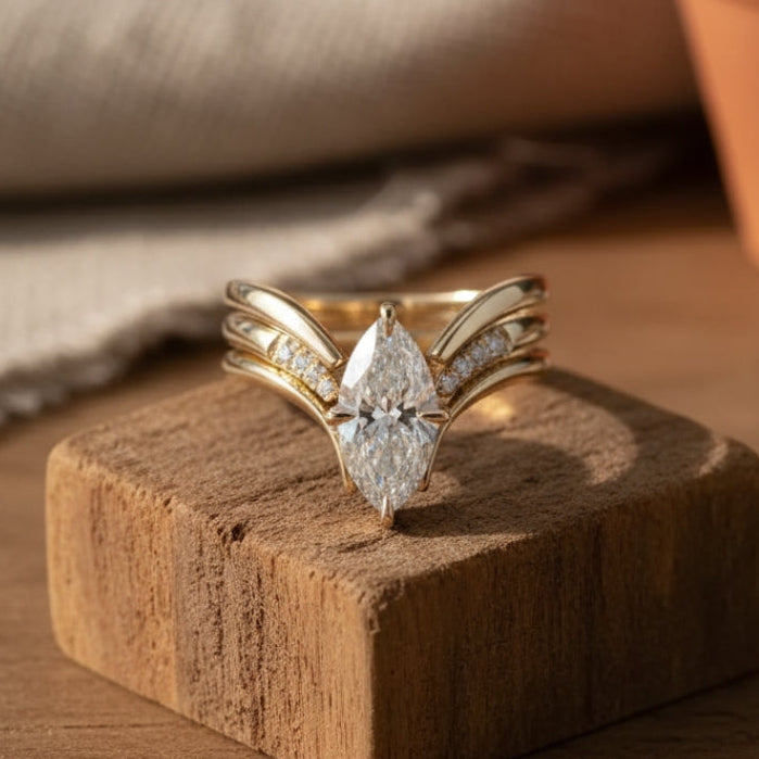 Anello color oro con Corona