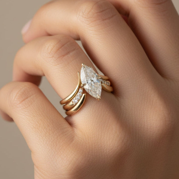 Anello color oro con Corona