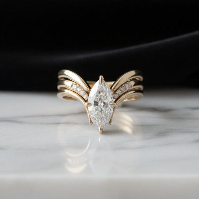 Anello color oro a Corona