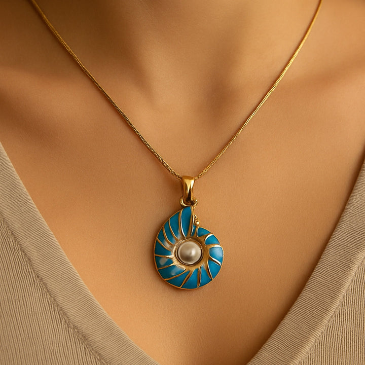 Collana con pendente in perla di conchiglia