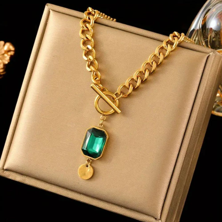 Collana con Pendente in Pietra Verde