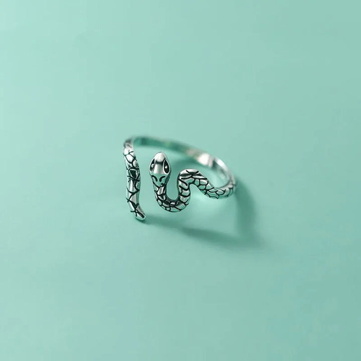 Anello a forma di serpente color argento