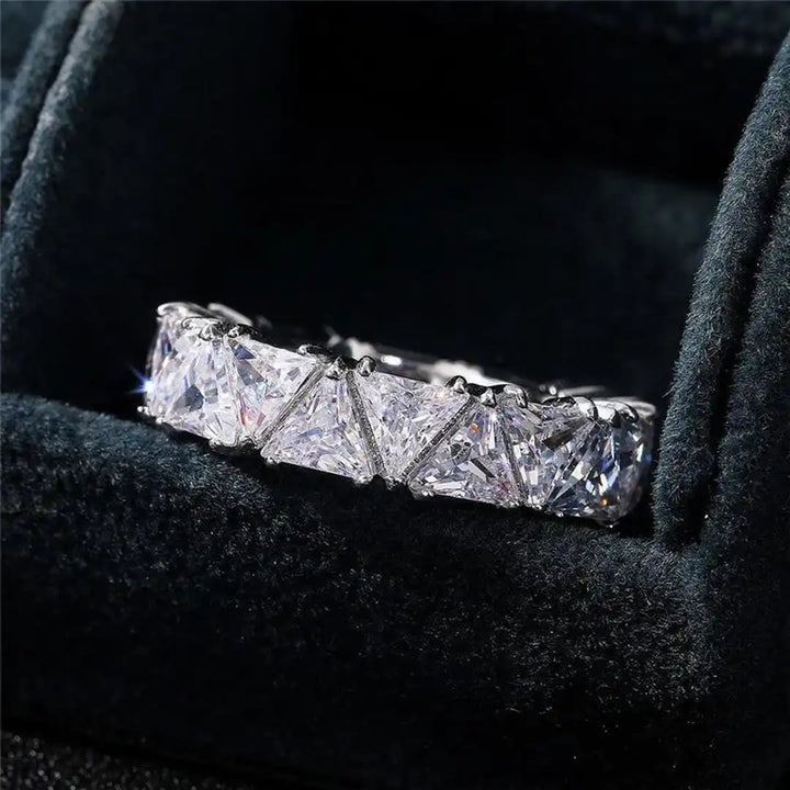 Anello Vintage con Pietra a Triangolo