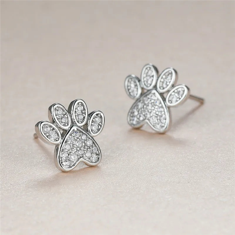 Orecchini a Perno in Zirconia Bianca – Design a Forma di Cuore