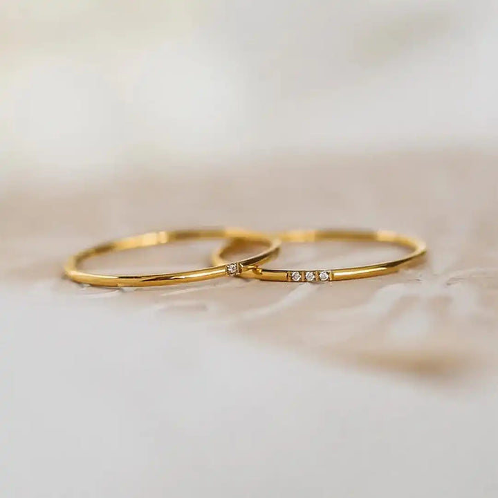 Anello Sottile a Tre Pietre