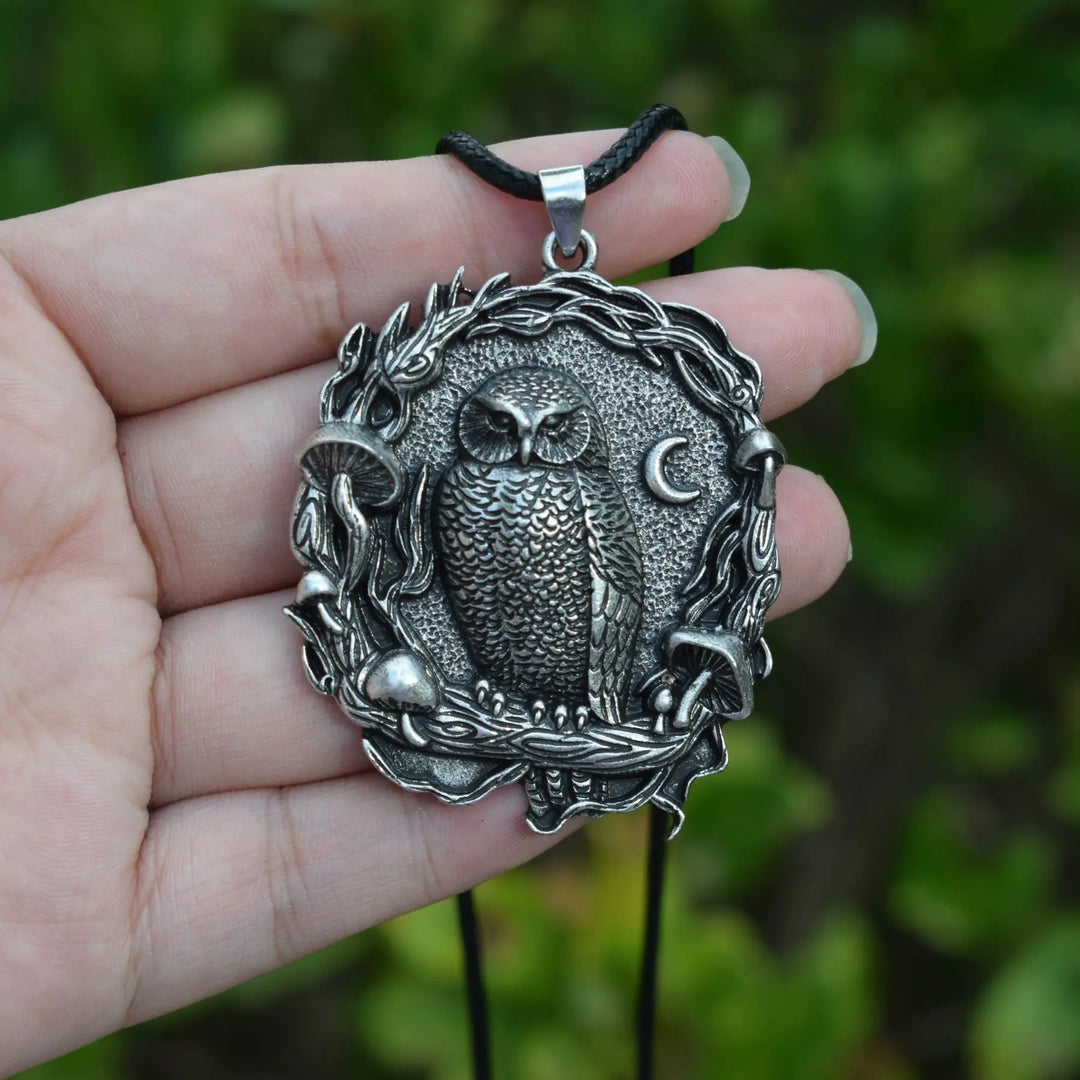 Ciondolo a Forma di Gufo Mistico con Collana a Forma di Fungo Lunare