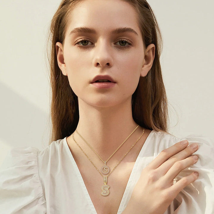 Collana con iniziale in lettere pavé | Oro