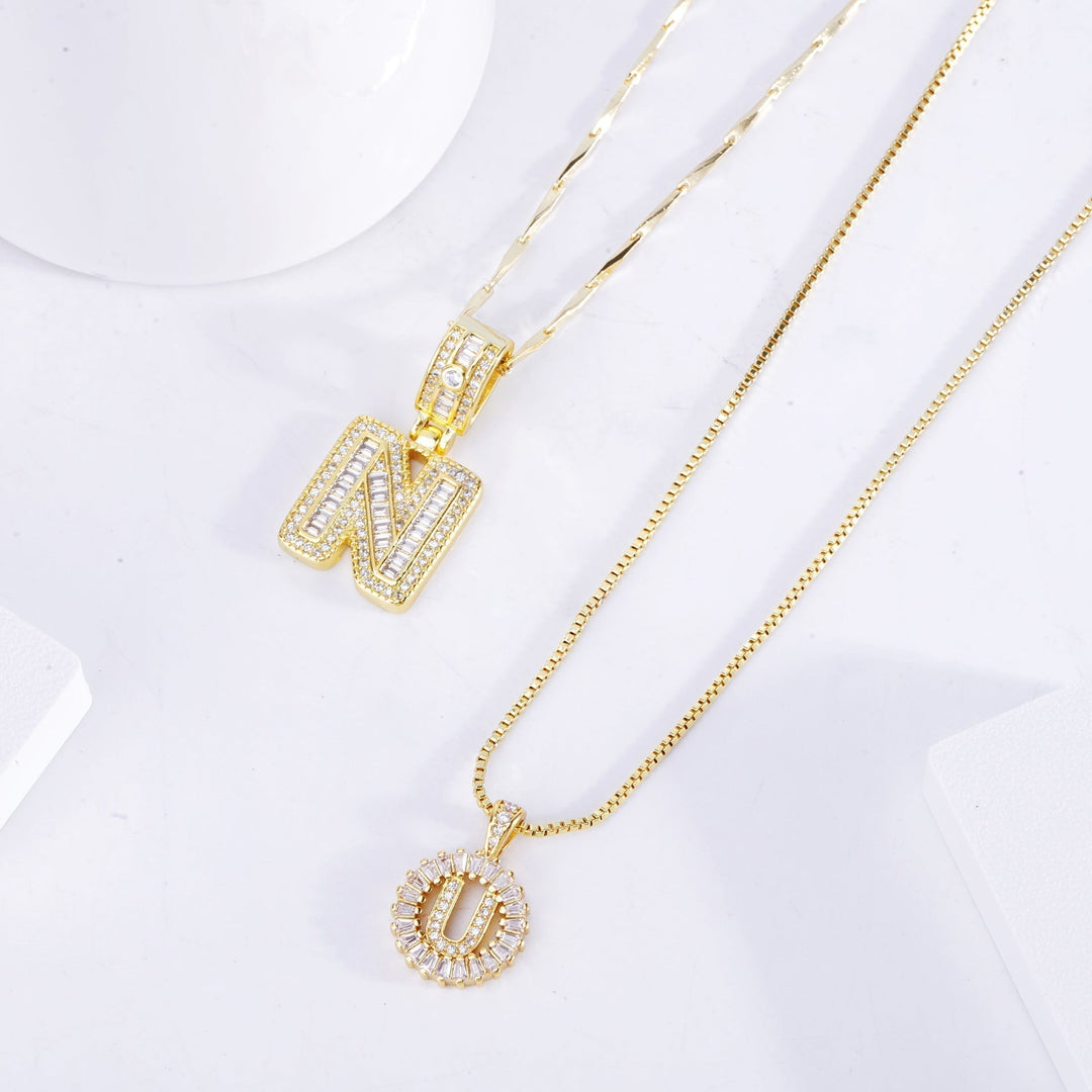 Collana con iniziale in lettere pavé | Oro
