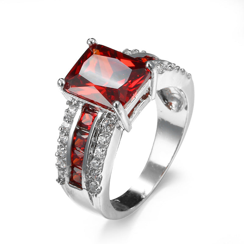 Anello color argento con Pietra Rossa a Spacco