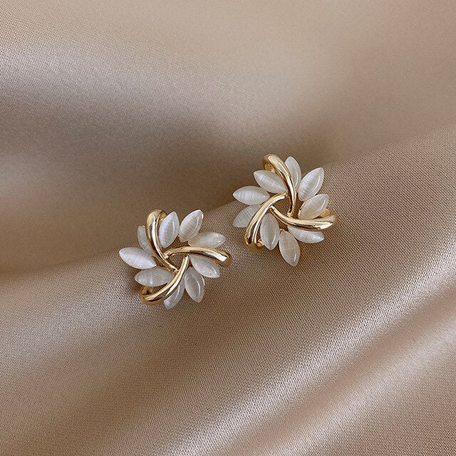 Orecchini in Opale Bianco di Lusso color oro