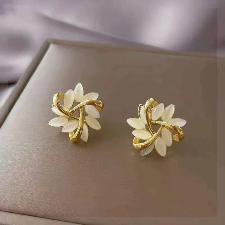 Orecchini di Opale Bianco di Lusso color oro