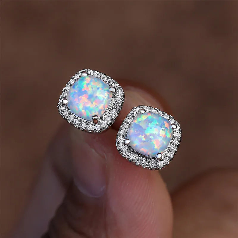 Orecchini Eleganti color argento con Opale Bianco Rotondo