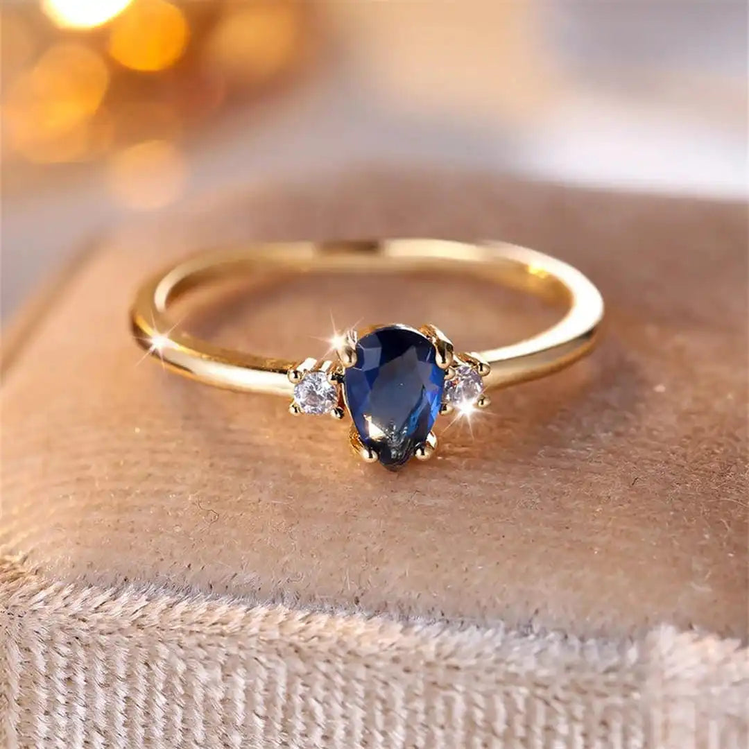 Anello Minimalista in Pietra Blu a Forma di Pera