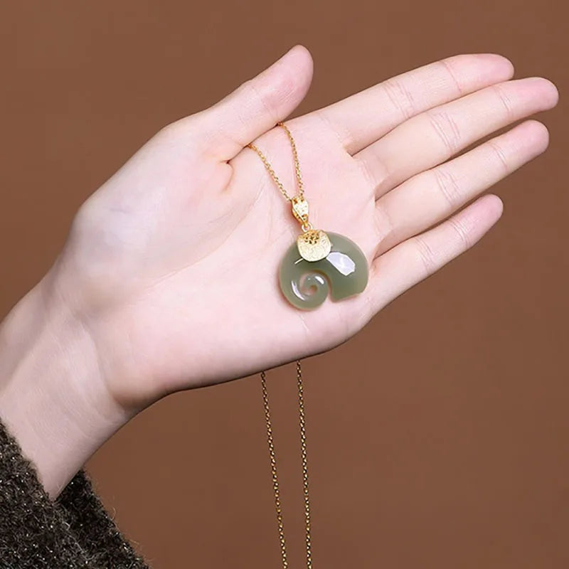 Collana con pendente a forma di elefante in giada Hetian – Catena placcata color oro per donne
