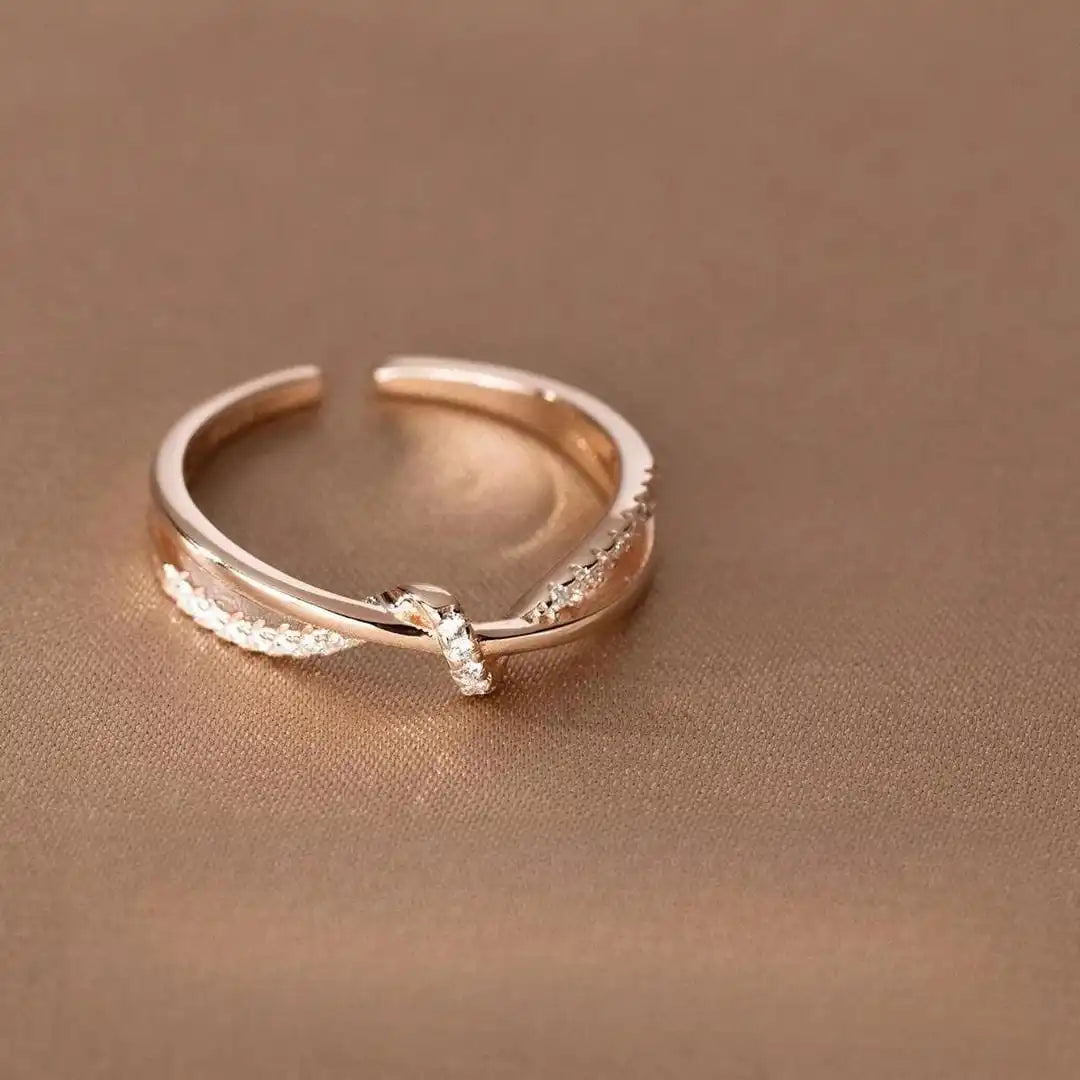 Anello Classico con Nodo Incrociato