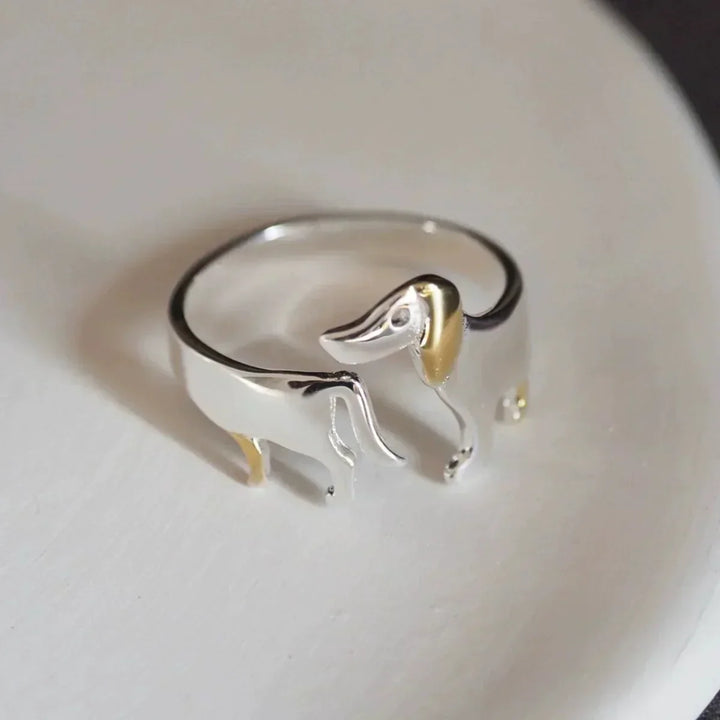 Anello color argento a Forma di Bassotto – Misura Regolabile