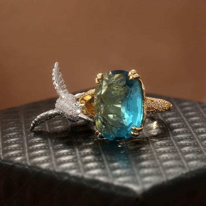 Anello Regolabile Colore Acquamarina con Colibrì – Placcato Oro