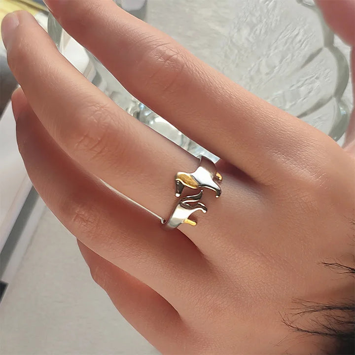 Anello color argento a Forma di Bassotto – Misura Regolabile