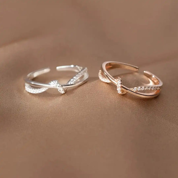 Anello Classico con Nodo Incrociato