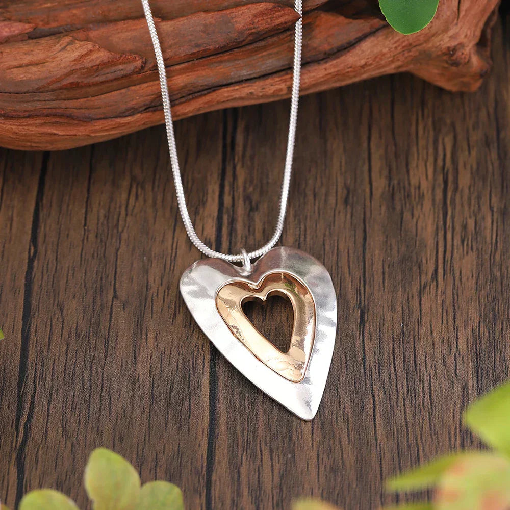 Collana con pendente a cuore color argento e color oro vintage