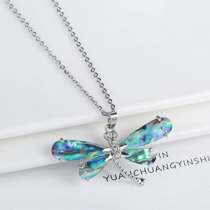Collana con Pendente a Farfalla in Conchiglia Naturale
