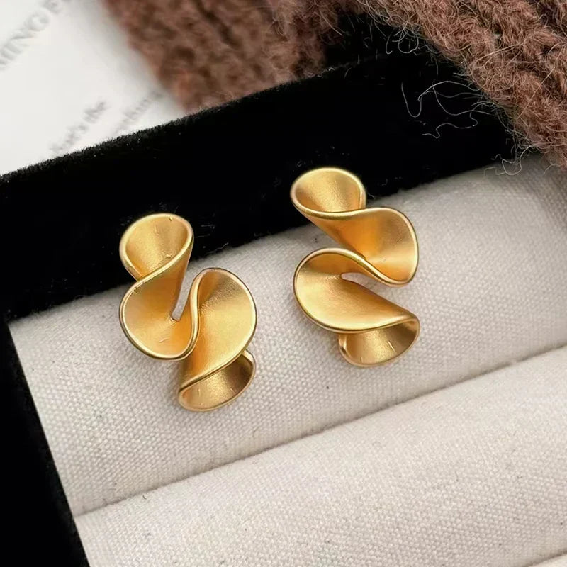 Orecchini color argento e color oro