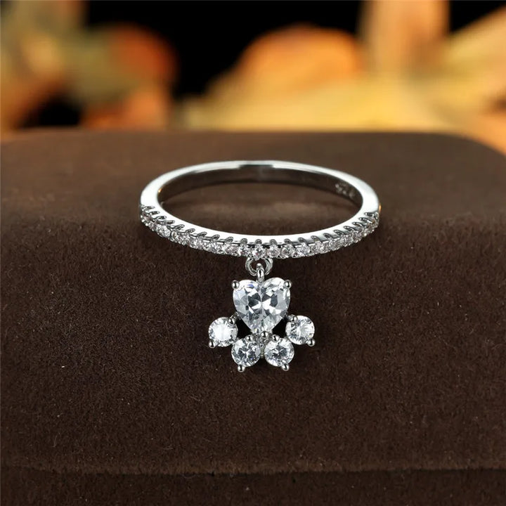 Anello Vintage con Impronta di Zampa di Gatto e Cuore in Pietra – Tonalità Oro e color argento