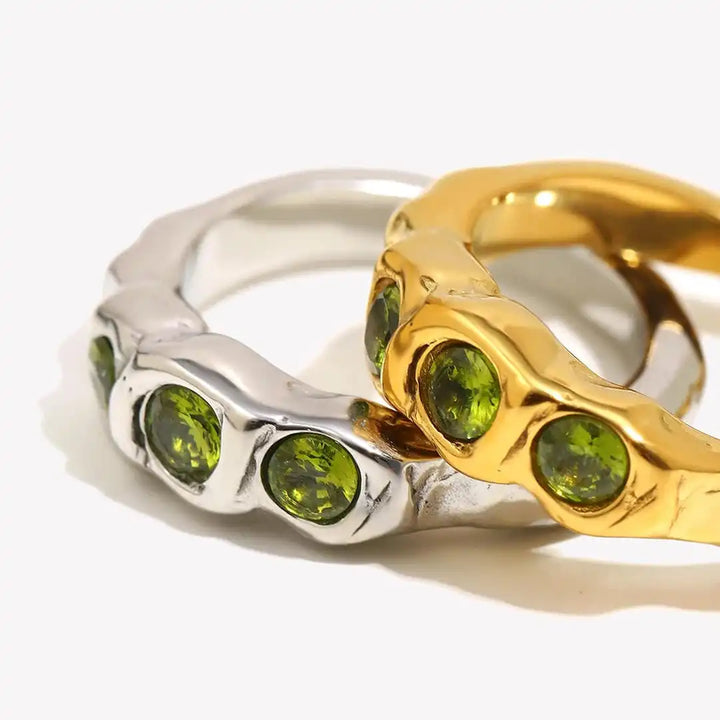 Anello Vintage color oro con Pietre Incastonate